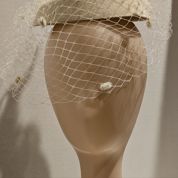 Elegant British Style Cream Pillbox Fascinator with Dotted Veil NWT main image 11